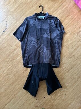 Specialized Gray Short Sleeve Cycling Jersey and Black Bib Shorts